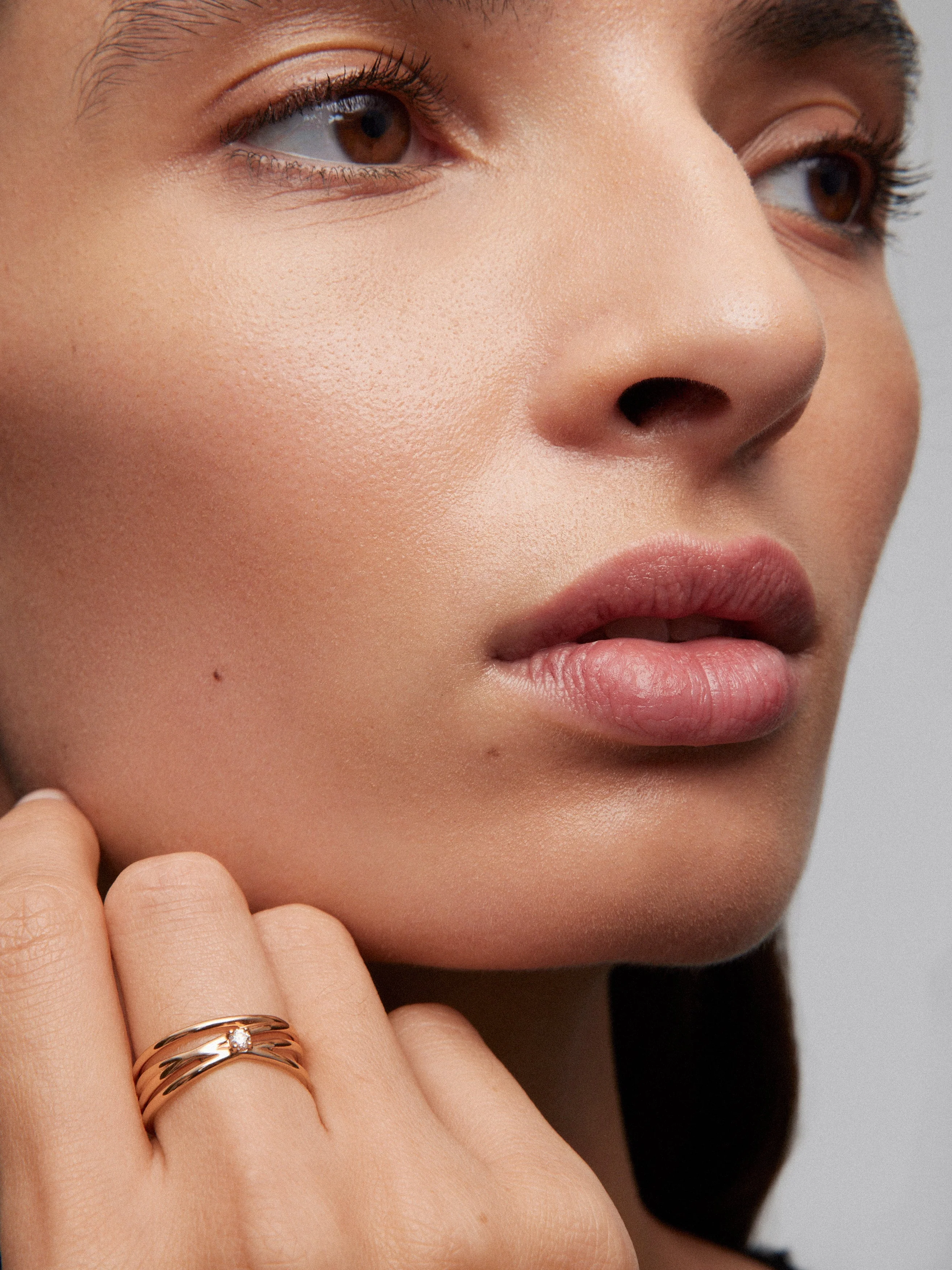 Anillo multibrazo de oro rosa de 18K con diamante blanco en talla brillante - Image 4