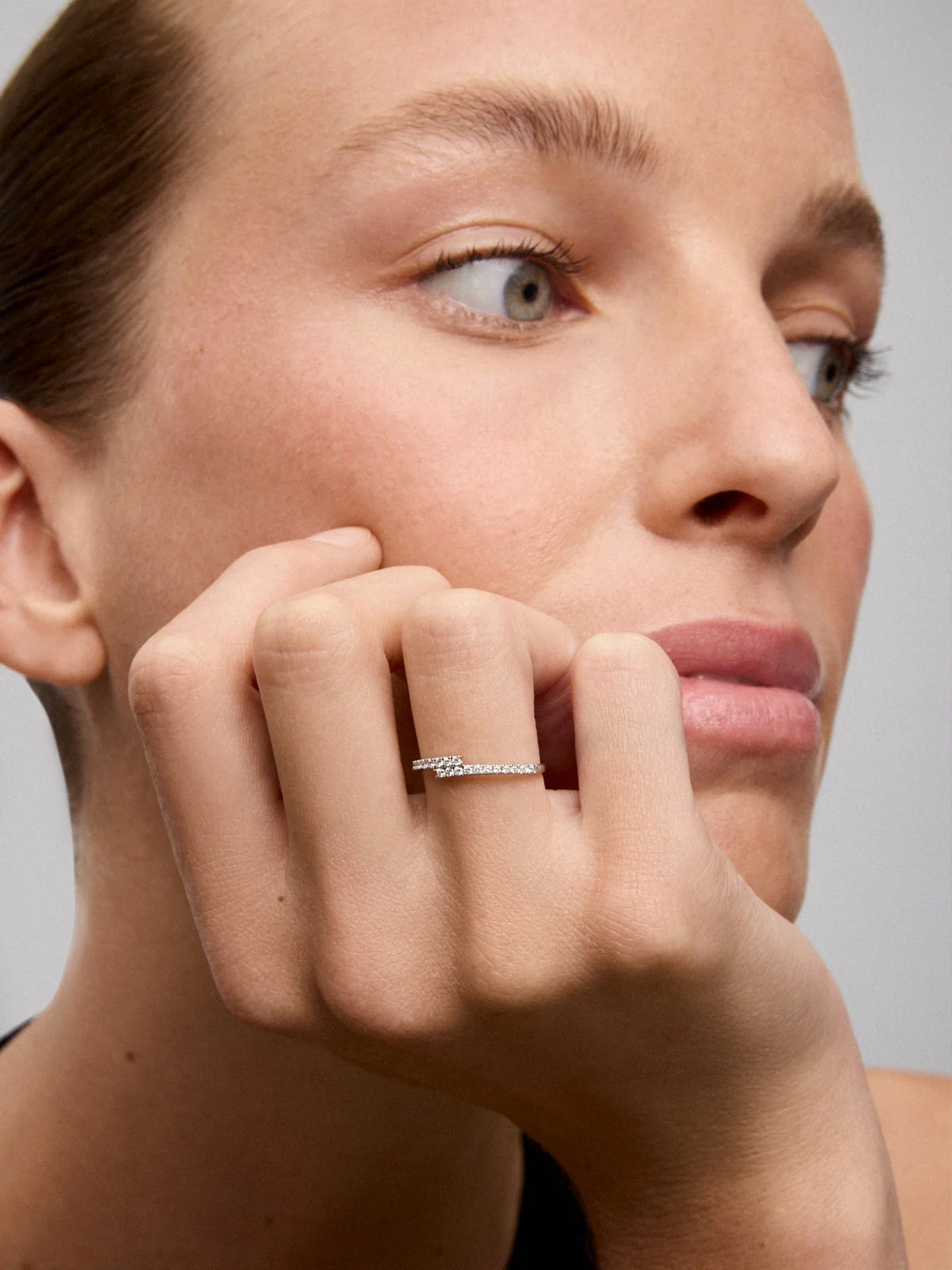 Anillo tú y yo de oro blanco 18K con 22 diamantes en talla brillante con un total de 0,18 cts - Image 6