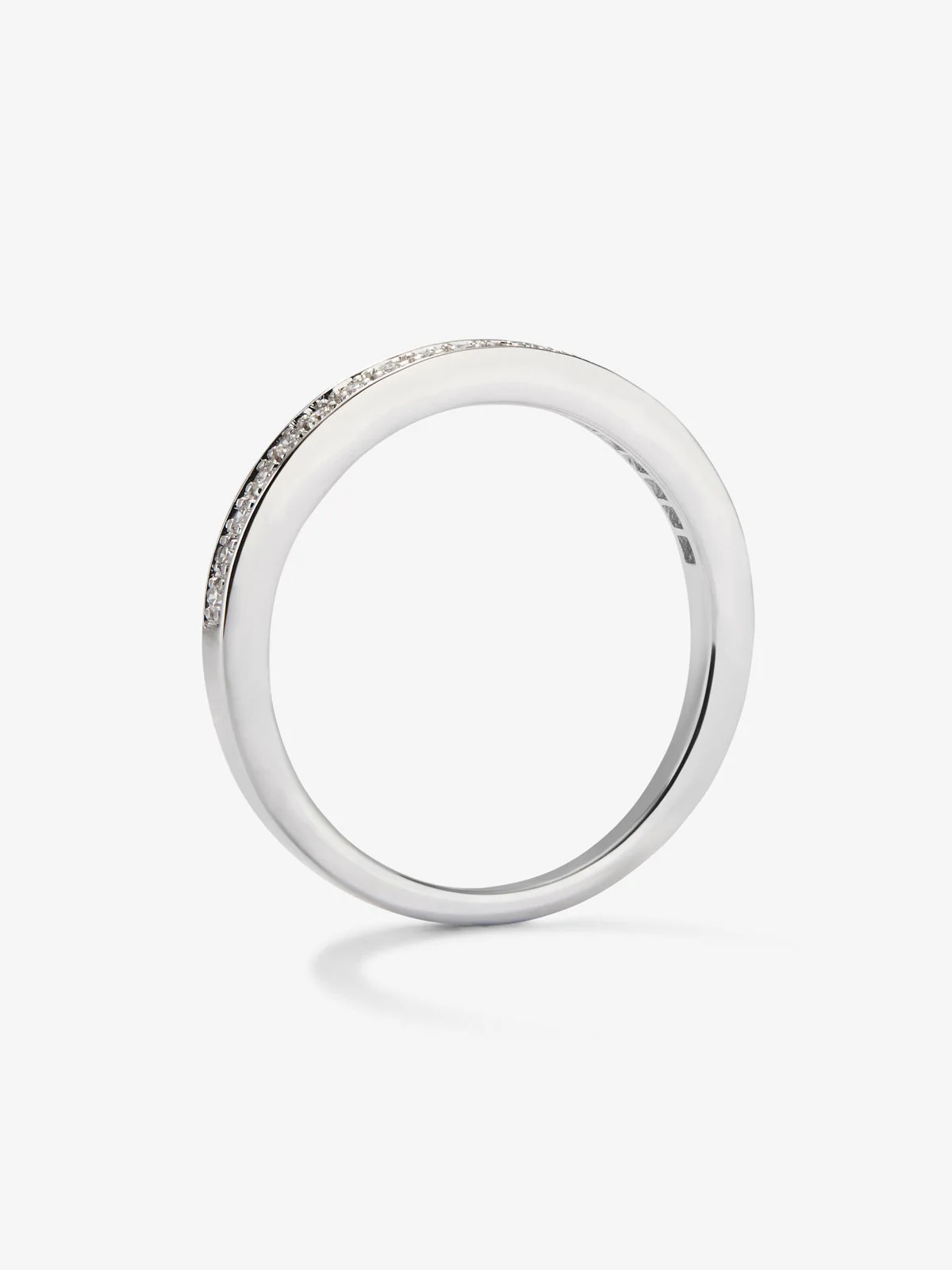 Media alianza de oro blanco de 18K con 19 diamantes en talla brillante con un total de 0,1 cts - Image 5