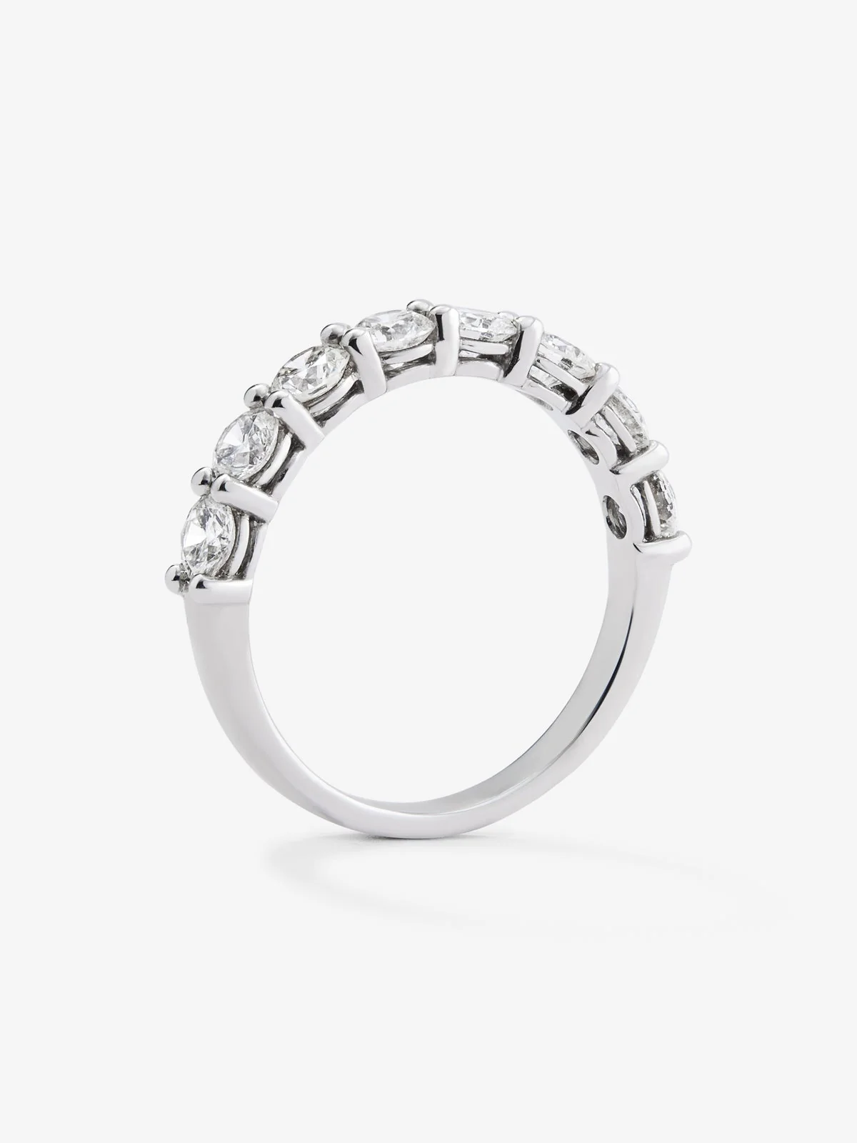 Media alianza de oro blanco de 18K con 8 diamantes en talla brillante con un total de 1,16 cts - Image 5
