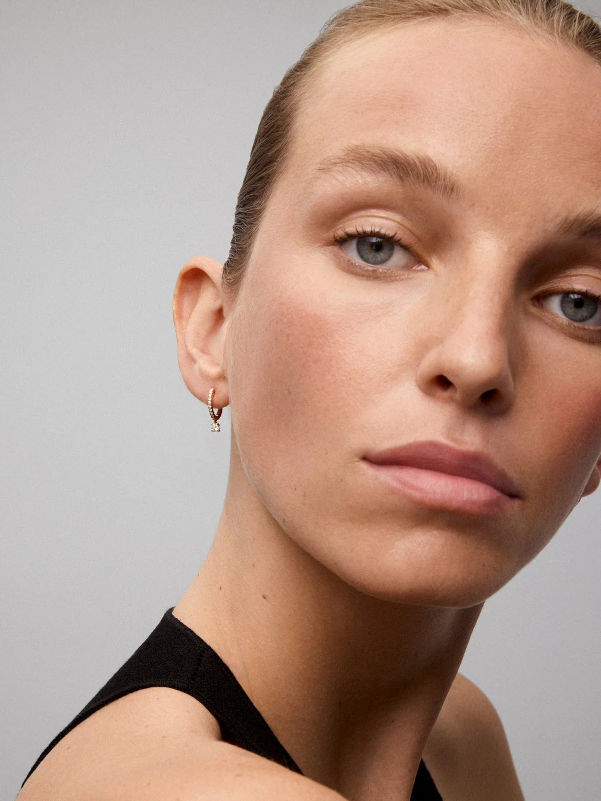 Pendientes aro con colgante de oro blanco de 18K con diamantes - Image 4