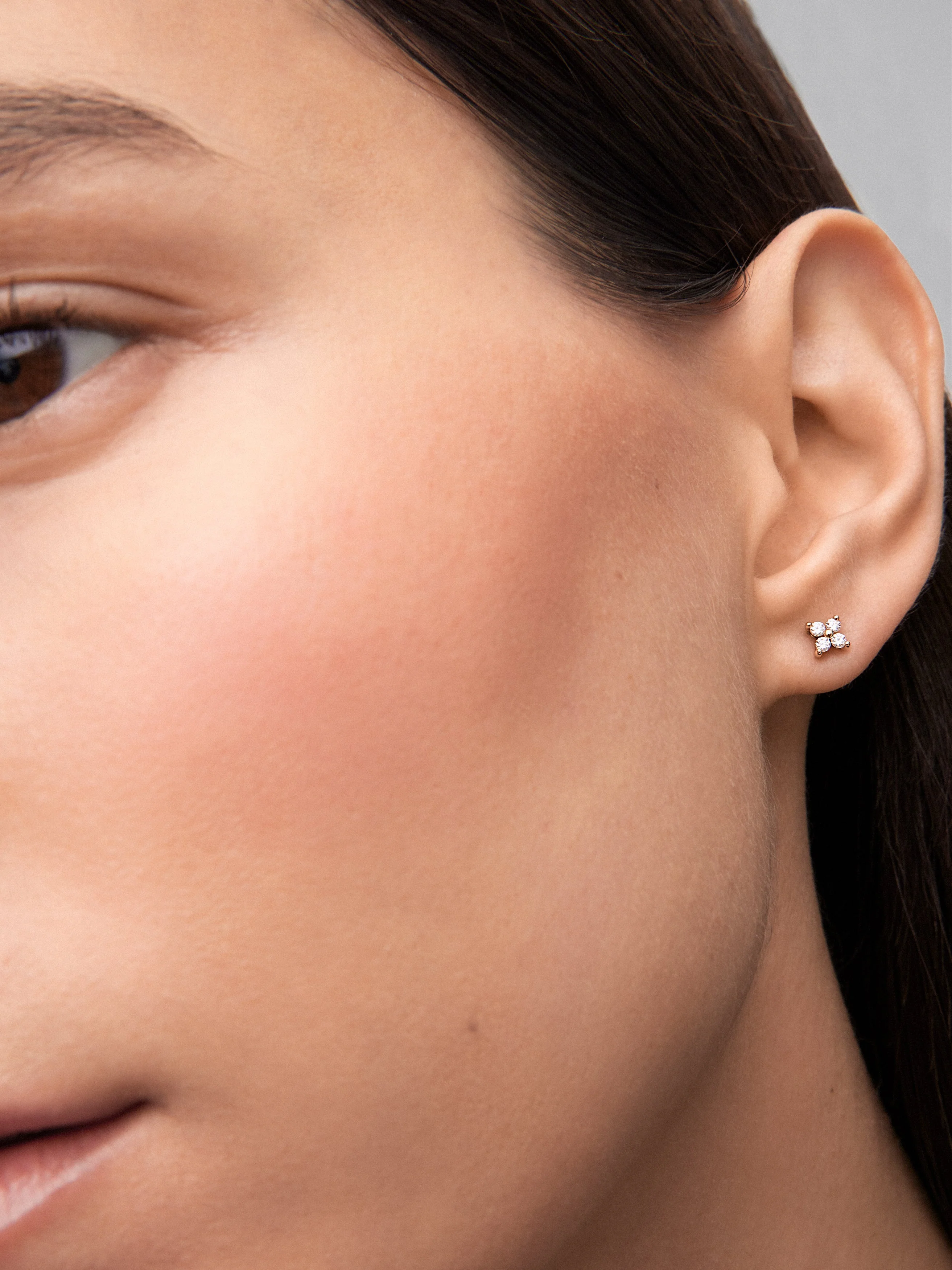 Pendientes de oro amarillo de 18K con diamantes blancos en talla brillante de 0,16 cts - Image 4