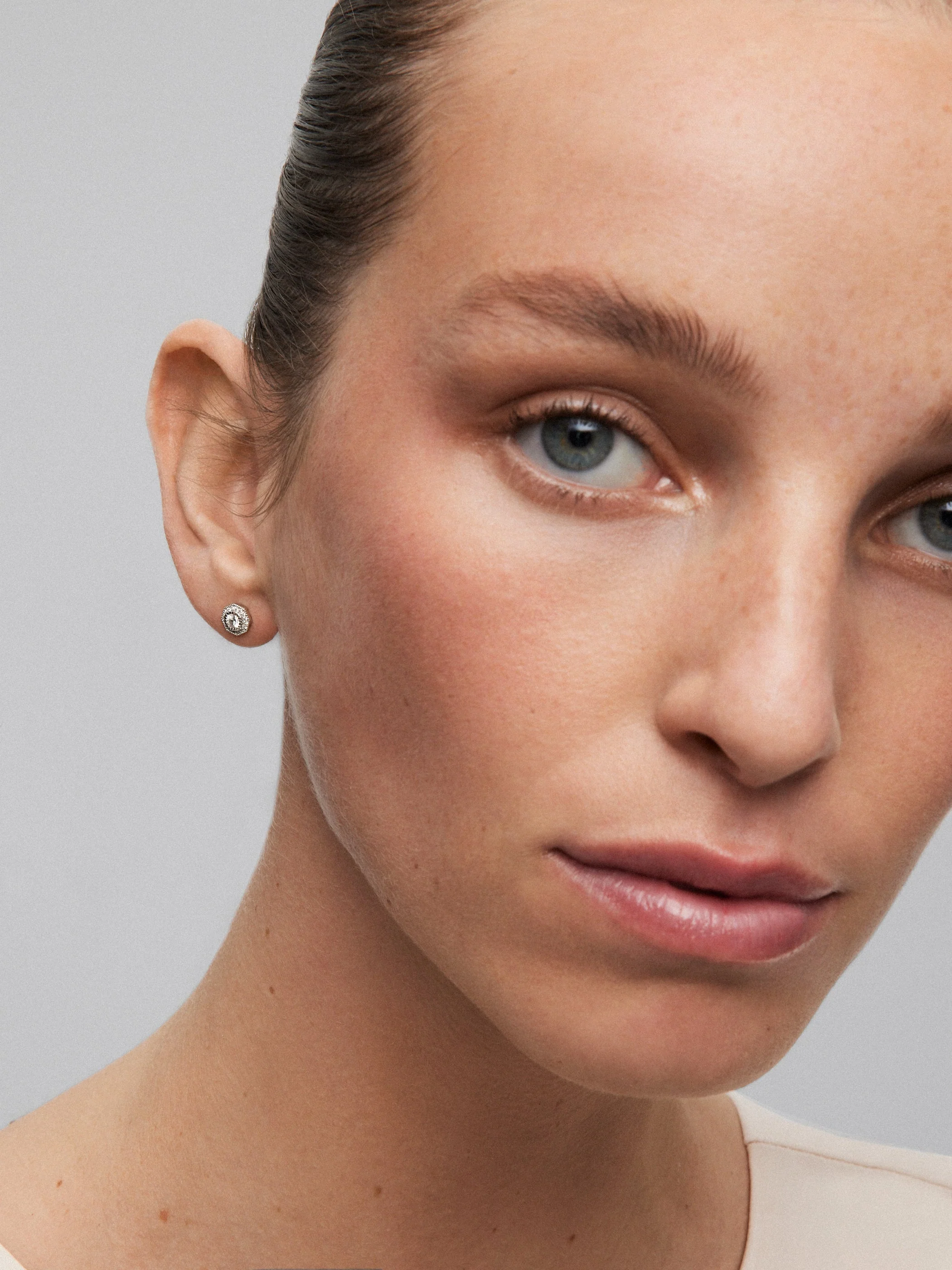 Pendientes de oro blanco de 18K con diamantes blancos en talla brillante de 0,88 cts - Image 6