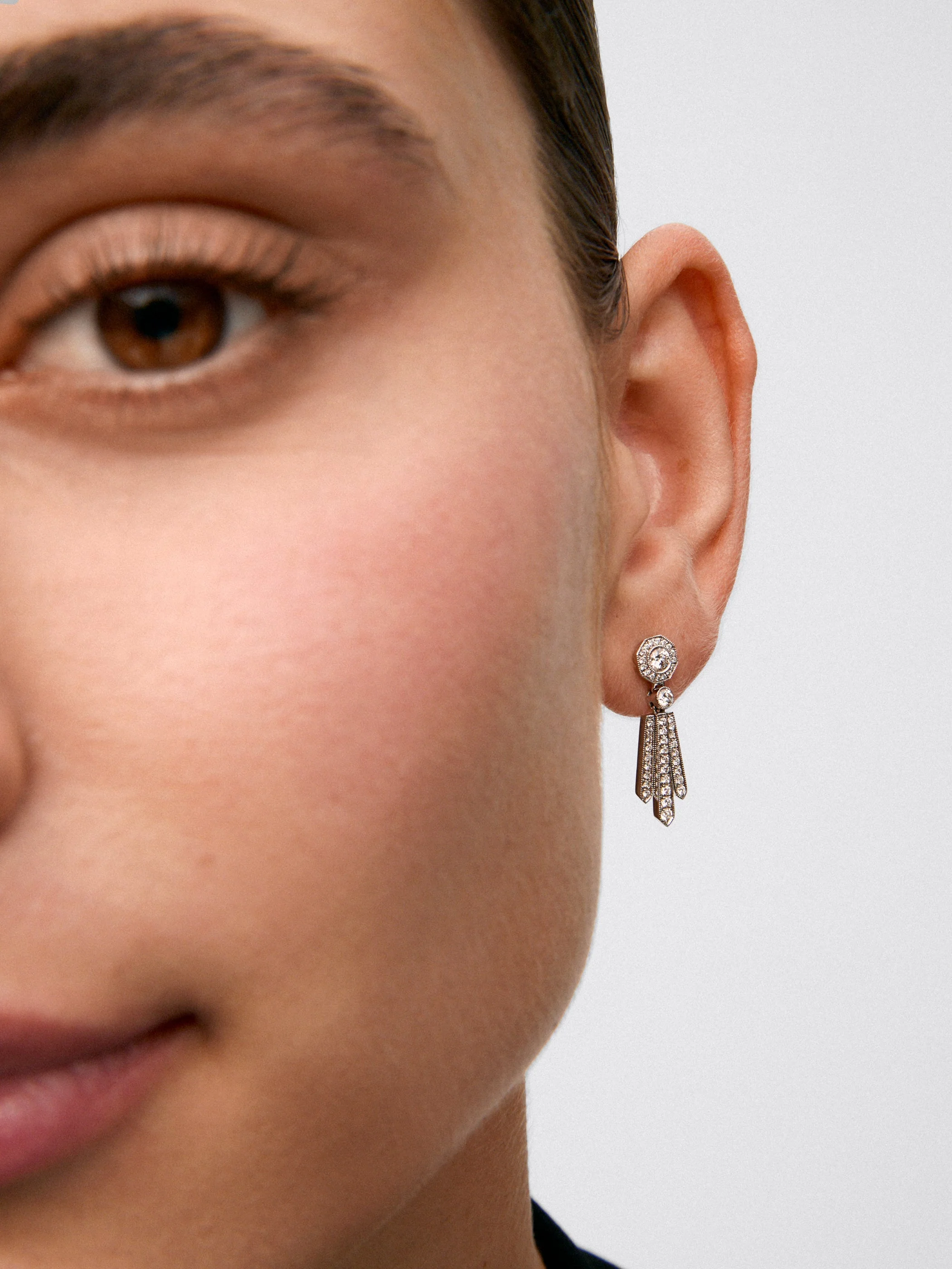 Pendientes desmontables de oro blanco de 18K con diamantes blancos en talla brillante de 0,2 cts - Image 4